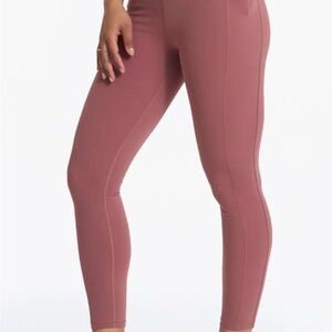 Vuori studio pocket legging in SHORT length